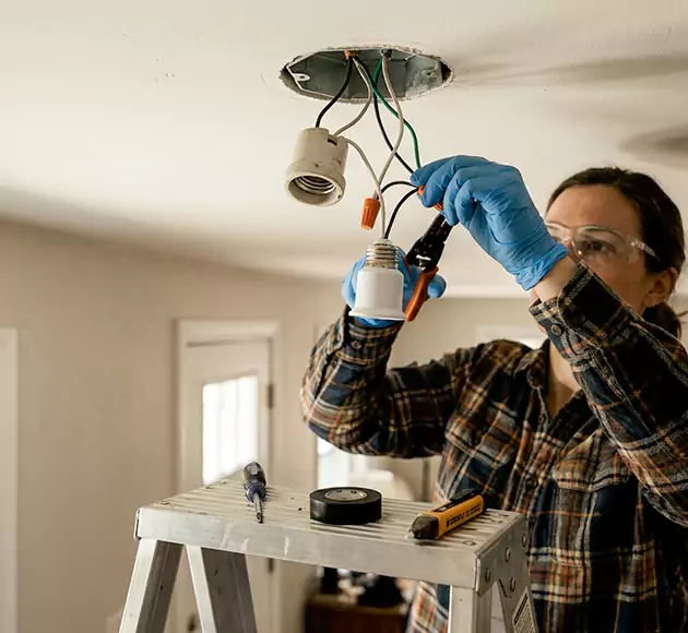 Professional Light Socket Replacement: Your Local Fixture Repair Team in Des Moines, IA