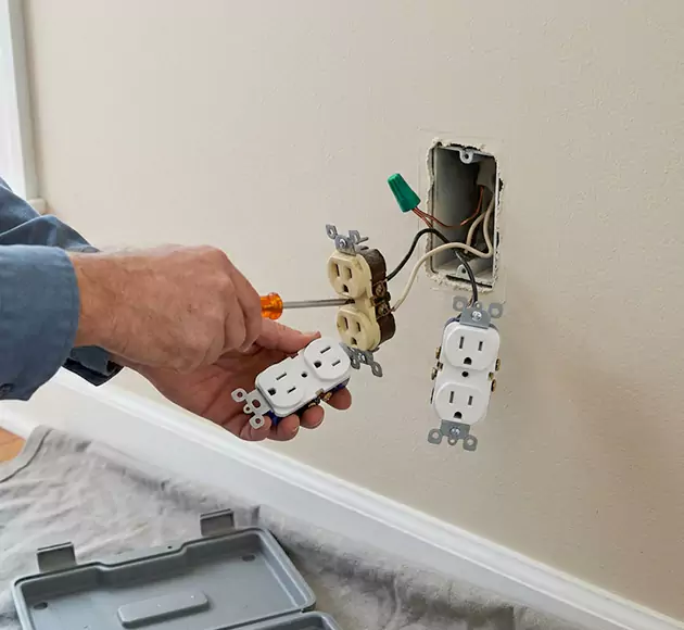 Professional Outlet Replacement: Your Local Swap-Out Team in Des Moines, IA
